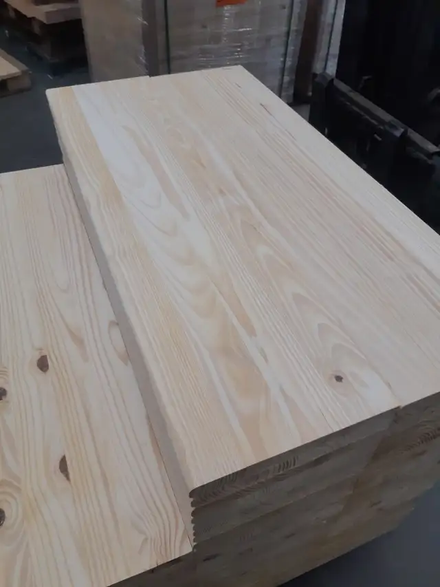 Marche et contre marche en pin chilien