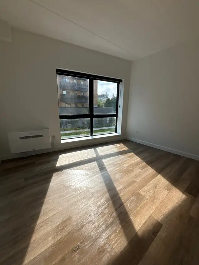 Stylish 2-Bed in East City – Parking   Utilities Included! - Photo 2