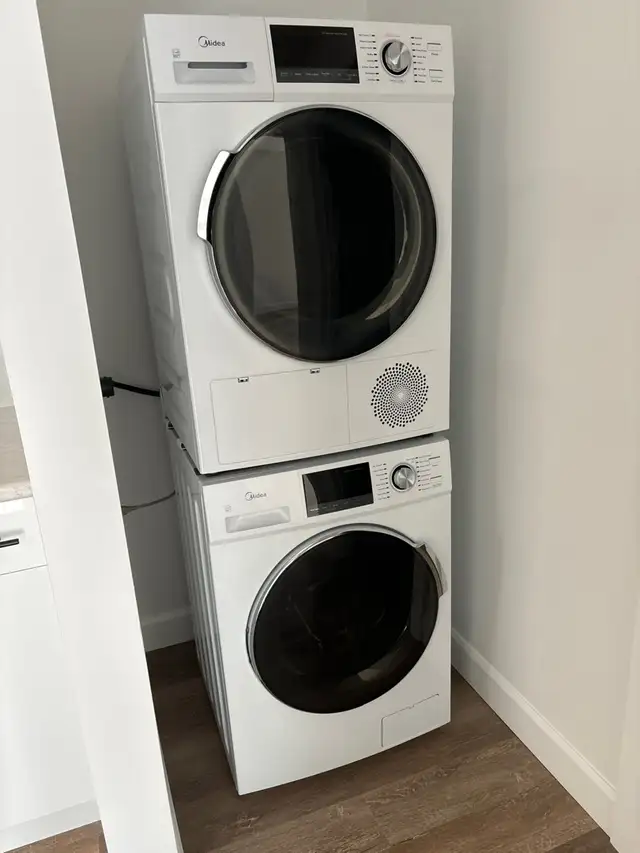 Stylish 2-Bed in East City – Parking   Utilities Included! - Photo 6