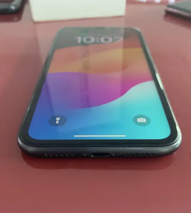 unlocked iphone 11 (64gb)for $310 with 1 year of warranty!!