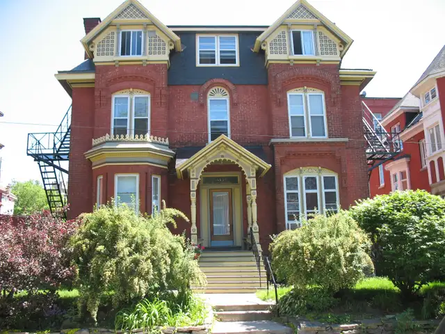 Ottawa Centretown–Tiny Little Heaven Furnished Basement Studio A