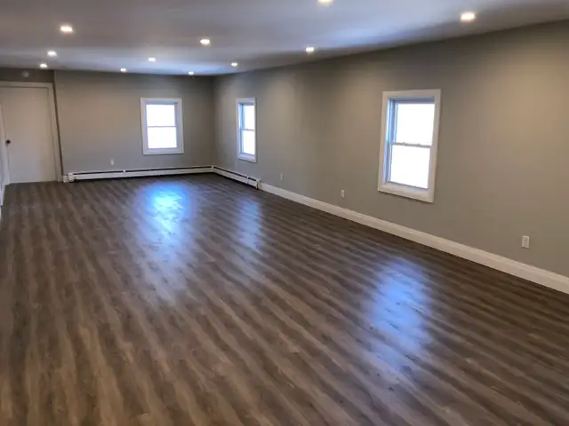 Extensively Renovated 4 Bedroom Unit! Prime Student Location! - Photo 3