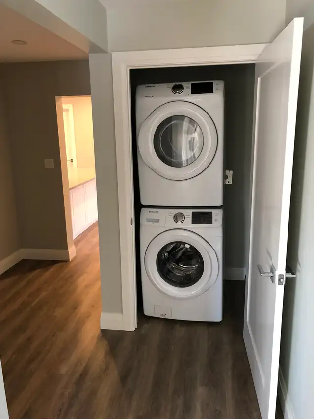 Extensively Renovated 4 Bedroom Unit! Prime Student Location! - Photo 8