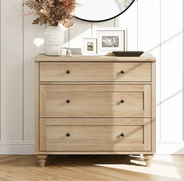 Farmhouse 3-Drawer Dresser – Distressed Ivory
