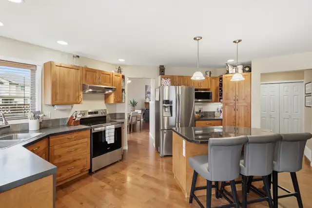 1121 Burgess Way - Photo 4