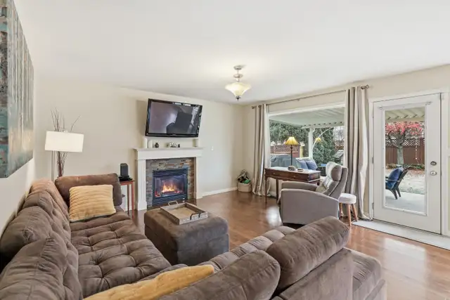 1121 Burgess Way - Photo 5