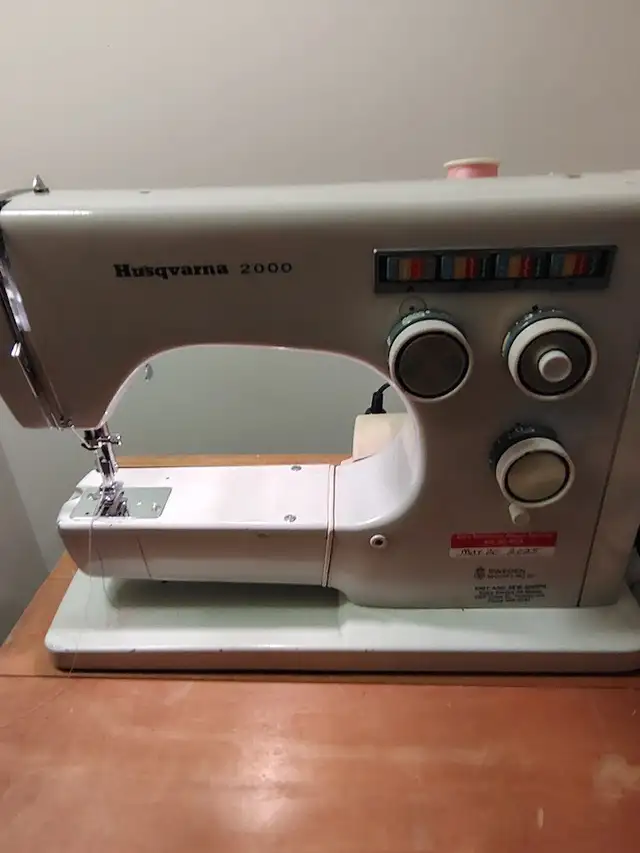 Husqvarna 2000 sewing machine for parts