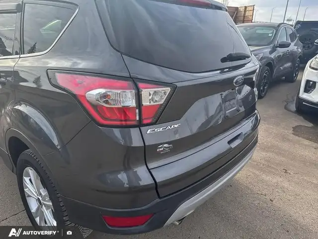 2018 Ford Escape SEL w/Leather, Moonroof, Nav, and More! - Photo 9