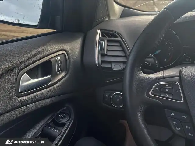 2018 Ford Escape SEL w/Leather, Moonroof, Nav, and More! - Photo 14