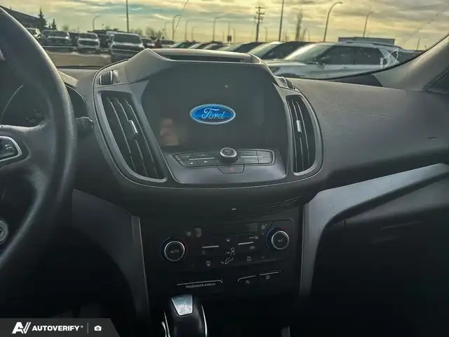 2018 Ford Escape SEL w/Leather, Moonroof, Nav, and More! - Photo 16