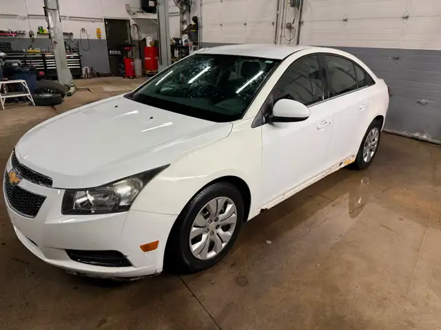 2013  Cruze Needs Body RepairGreat Parts Car - Photo 6