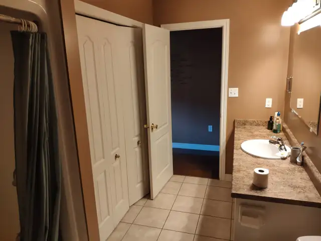 Furnished room for rent very close to Lambton College - Photo 7