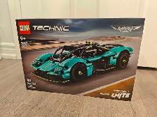 BNIB LEGO 42208 Aston Martin Valkyrie