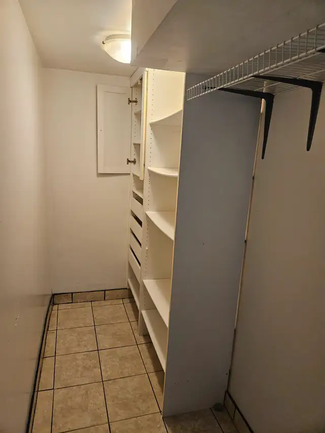 ALL INCLUSIVE CLEAN/QUIET 2 BED APT. COUPLE OR SINGLE - Photo 3