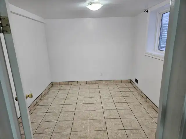 ALL INCLUSIVE CLEAN/QUIET 2 BED APT. COUPLE OR SINGLE - Photo 6