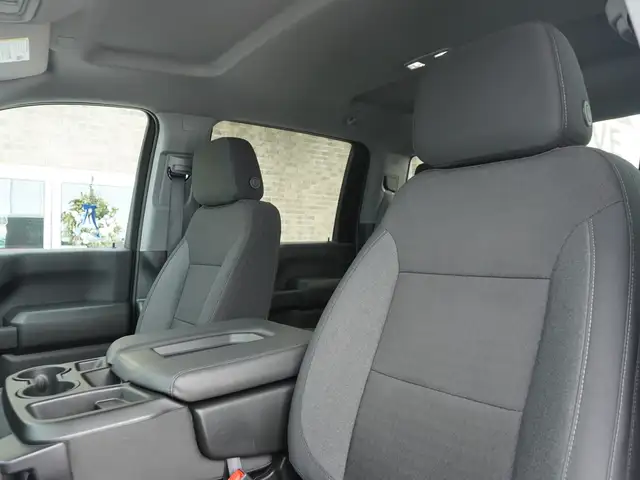 2024 Chevrolet SILVERADO 2500HD 4WD CREW ONLY 15,000KMS STILL AS - Photo 2