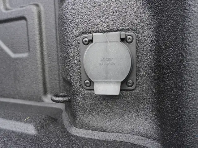 2024 Chevrolet SILVERADO 2500HD 4WD CREW ONLY 15,000KMS STILL AS - Photo 20