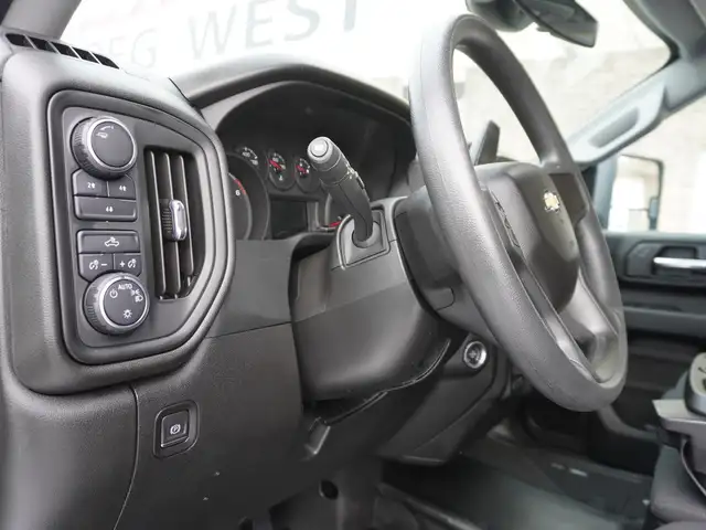 2024 Chevrolet SILVERADO 2500HD 4WD CREW ONLY 15,000KMS STILL AS - Photo 29