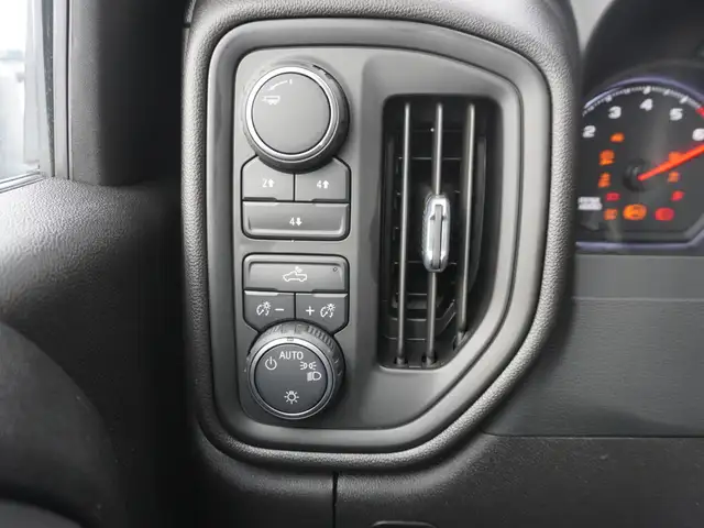 2024 Chevrolet SILVERADO 2500HD 4WD CREW ONLY 15,000KMS STILL AS - Photo 32