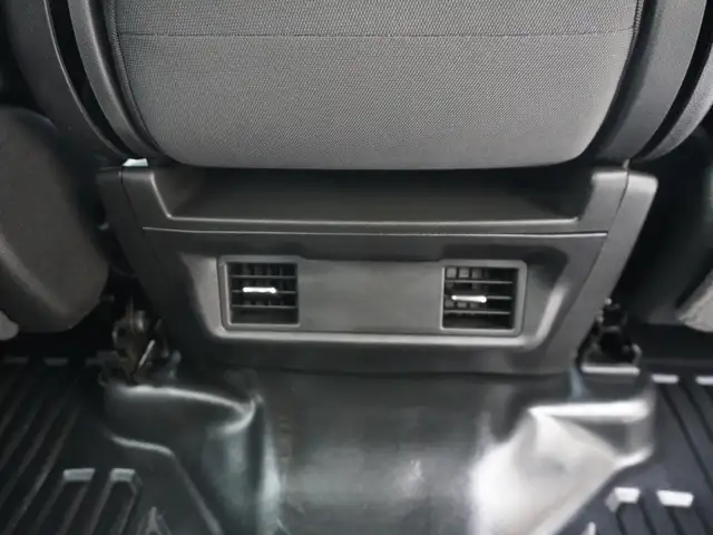 2024 Chevrolet SILVERADO 2500HD 4WD CREW ONLY 15,000KMS STILL AS - Photo 47