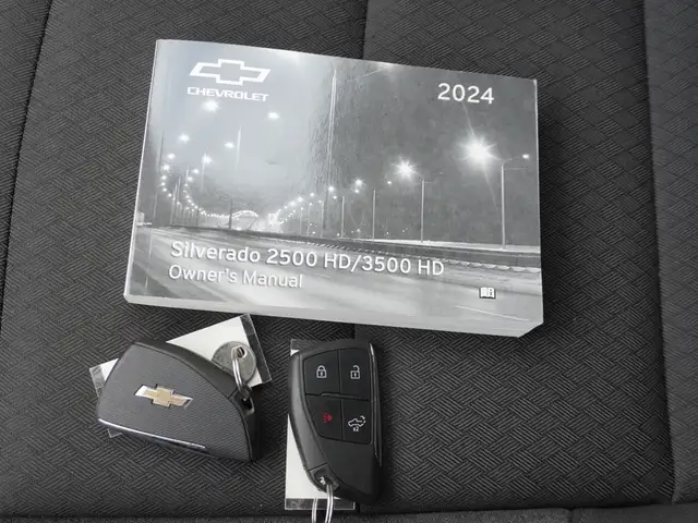 2024 Chevrolet SILVERADO 2500HD 4WD CREW ONLY 15,000KMS STILL AS - Photo 58