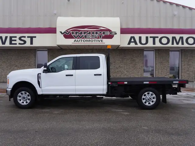 2023 Ford F-350 XLT 4WD Crew Cab 8' Box | SUPER CLEAN AND POWERF - Photo 2