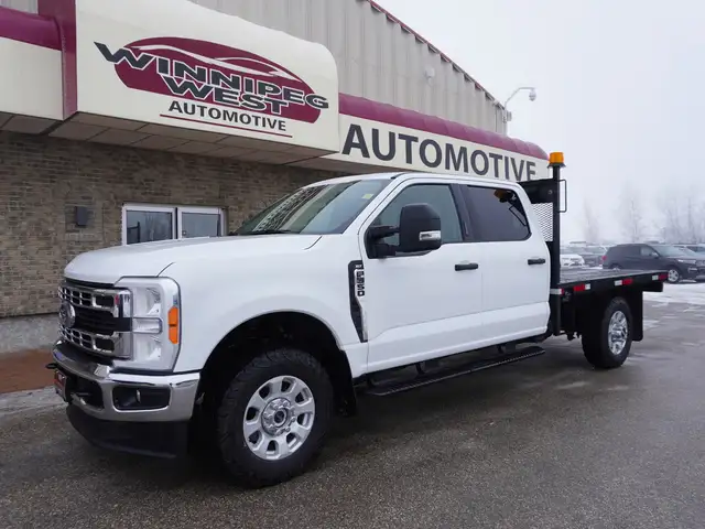2023 Ford F-350 XLT 4WD Crew Cab 8' Box | SUPER CLEAN AND POWERF - Photo 4