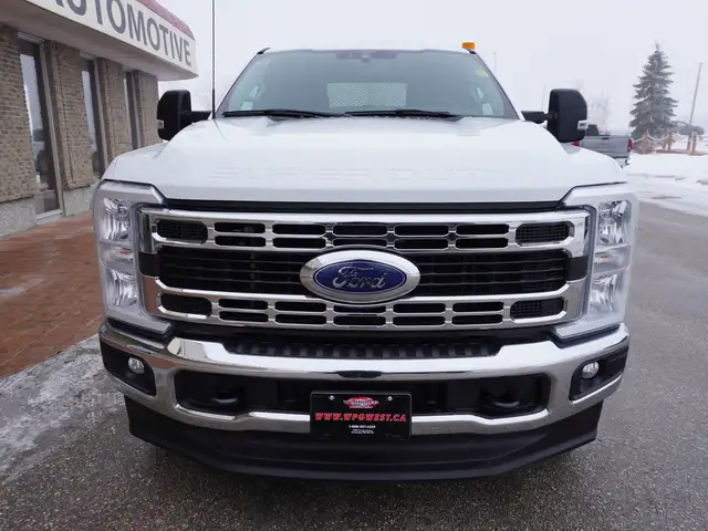 2023 Ford F-350 XLT 4WD Crew Cab 8' Box | SUPER CLEAN AND POWERF - Photo 7