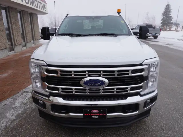 2023 Ford F-350 XLT 4WD Crew Cab 8' Box | SUPER CLEAN AND POWERF - Photo 8