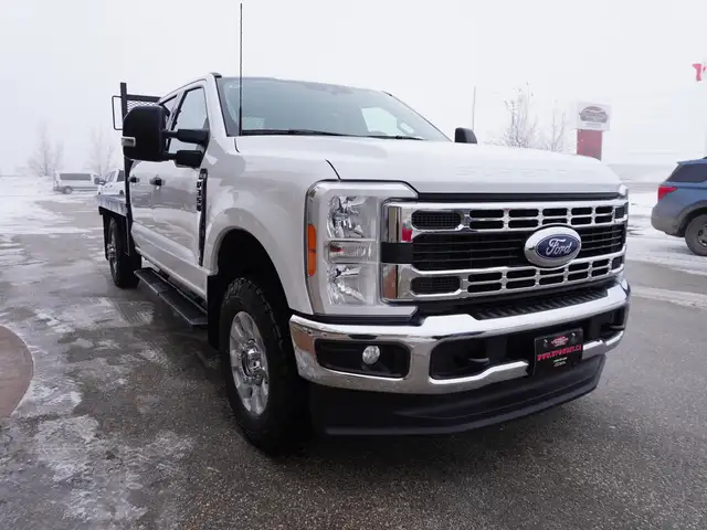 2023 Ford F-350 XLT 4WD Crew Cab 8' Box | SUPER CLEAN AND POWERF - Photo 9