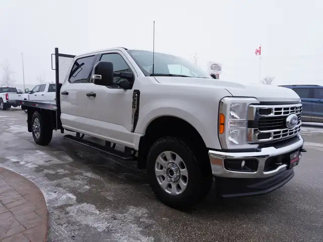 2023 Ford F-350 XLT 4WD Crew Cab 8' Box | SUPER CLEAN AND POWERF - Photo 10