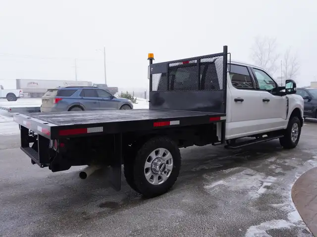 2023 Ford F-350 XLT 4WD Crew Cab 8' Box | SUPER CLEAN AND POWERF - Photo 11