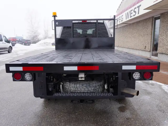 2023 Ford F-350 XLT 4WD Crew Cab 8' Box | SUPER CLEAN AND POWERF - Photo 13