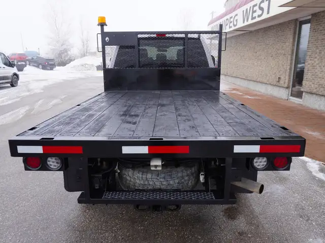 2023 Ford F-350 XLT 4WD Crew Cab 8' Box | SUPER CLEAN AND POWERF - Photo 14