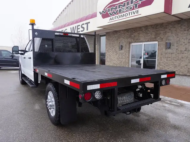 2023 Ford F-350 XLT 4WD Crew Cab 8' Box | SUPER CLEAN AND POWERF - Photo 15