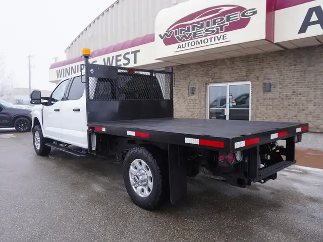 2023 Ford F-350 XLT 4WD Crew Cab 8' Box | SUPER CLEAN AND POWERF - Photo 16