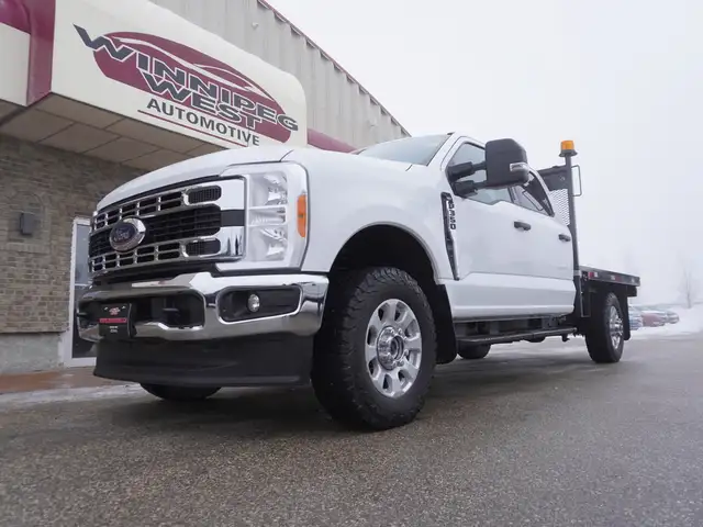 2023 Ford F-350 XLT 4WD Crew Cab 8' Box | SUPER CLEAN AND POWERF - Photo 17