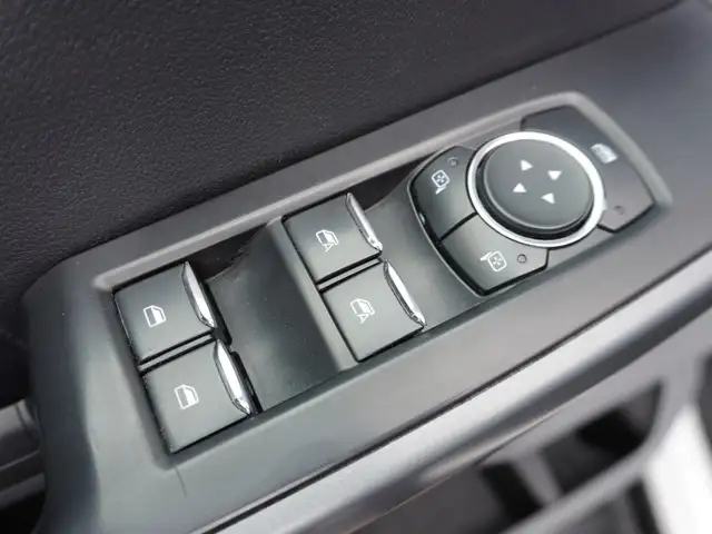 2023 Ford F-350 XLT 4WD Crew Cab 8' Box | SUPER CLEAN AND POWERF - Photo 19