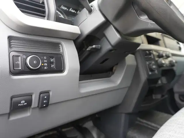 2023 Ford F-350 XLT 4WD Crew Cab 8' Box | SUPER CLEAN AND POWERF - Photo 20