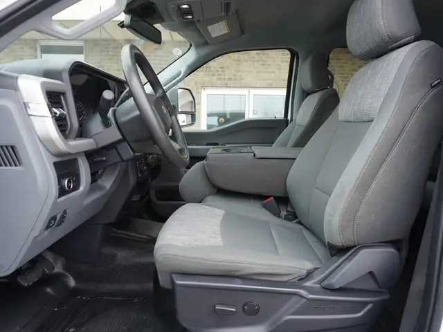 2023 Ford F-350 XLT 4WD Crew Cab 8' Box | SUPER CLEAN AND POWERF - Photo 21