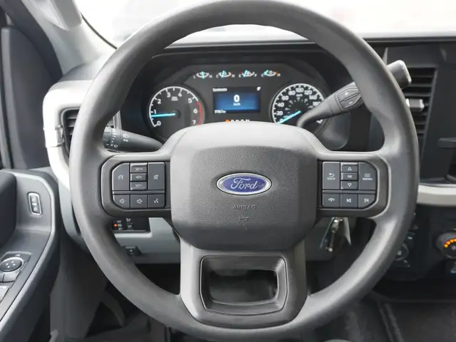2023 Ford F-350 XLT 4WD Crew Cab 8' Box | SUPER CLEAN AND POWERF - Photo 23