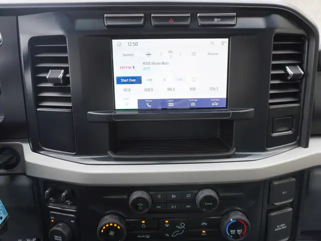 2023 Ford F-350 XLT 4WD Crew Cab 8' Box | SUPER CLEAN AND POWERF - Photo 29