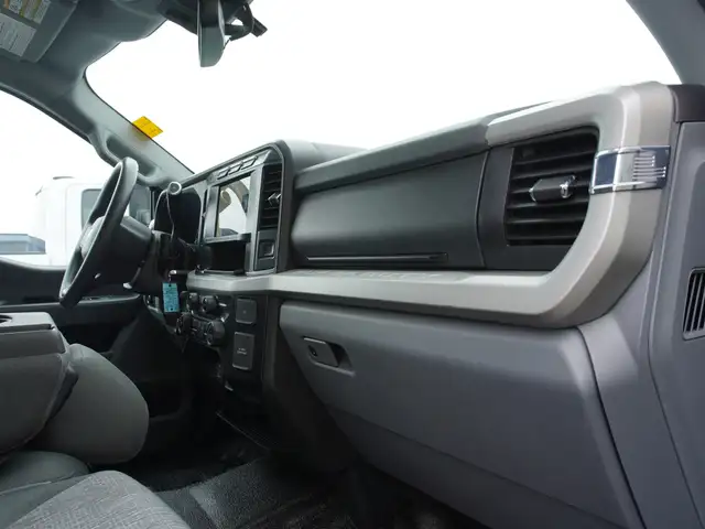 2023 Ford F-350 XLT 4WD Crew Cab 8' Box | SUPER CLEAN AND POWERF - Photo 35