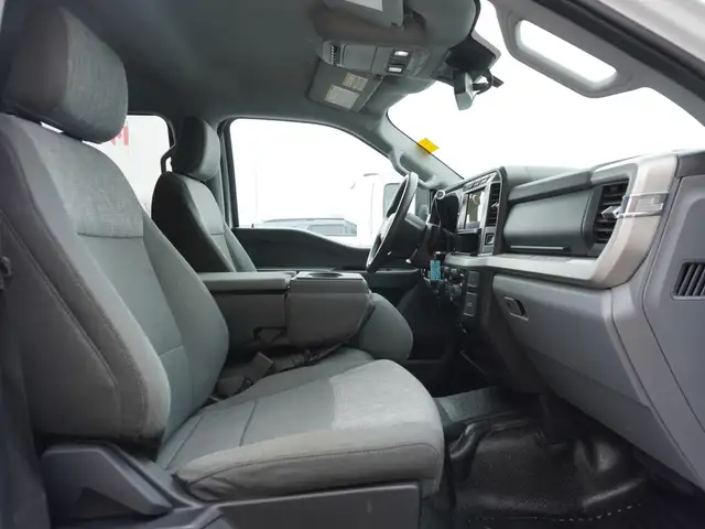 2023 Ford F-350 XLT 4WD Crew Cab 8' Box | SUPER CLEAN AND POWERF - Photo 36