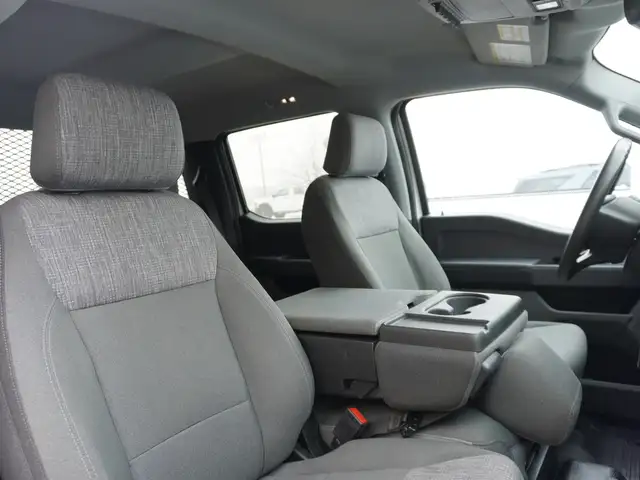 2023 Ford F-350 XLT 4WD Crew Cab 8' Box | SUPER CLEAN AND POWERF - Photo 37