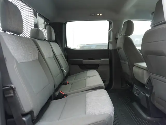 2023 Ford F-350 XLT 4WD Crew Cab 8' Box | SUPER CLEAN AND POWERF - Photo 38