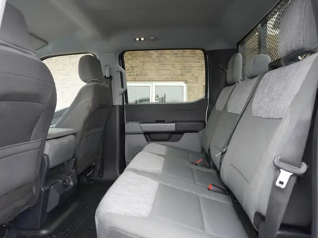 2023 Ford F-350 XLT 4WD Crew Cab 8' Box | SUPER CLEAN AND POWERF - Photo 40