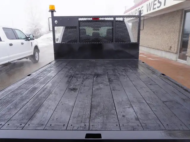 2023 Ford F-350 XLT 4WD Crew Cab 8' Box | SUPER CLEAN AND POWERF - Photo 42