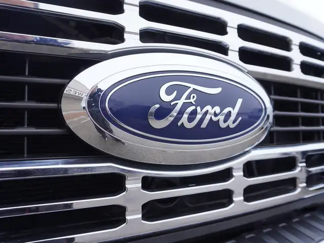 2023 Ford F-350 XLT 4WD Crew Cab 8' Box | SUPER CLEAN AND POWERF - Photo 44