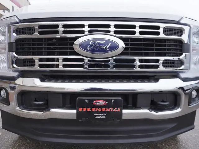 2023 Ford F-350 XLT 4WD Crew Cab 8' Box | SUPER CLEAN AND POWERF - Photo 45